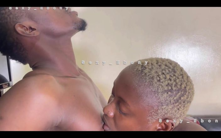 Sexy Ebony: Pantat besar Afrika disetubuhi oleh kontol panjang hitam besar