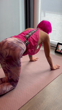 Anh kế của tôi giúp tôi tập yoga và thâm nhập tôi một cách cuồng nhiệt.