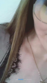 - Je ne comprends pas, ma belle-mère, pourquoi tu n'as pas de culotte ? - Ferme-toi et mieux vaut sortir ta bite de ton beau-fils