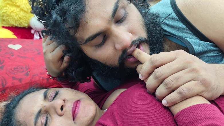 Vaishnavysharunraj: Hot Neck Kiss Finder Menjilat Dengan Menggesel Pepek