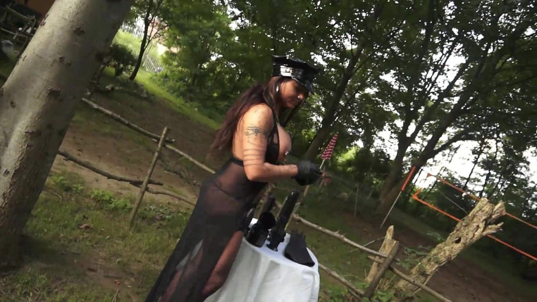 BDSM Deutschland: Bebendo mijo, escravos sexuais chicoteados por amante