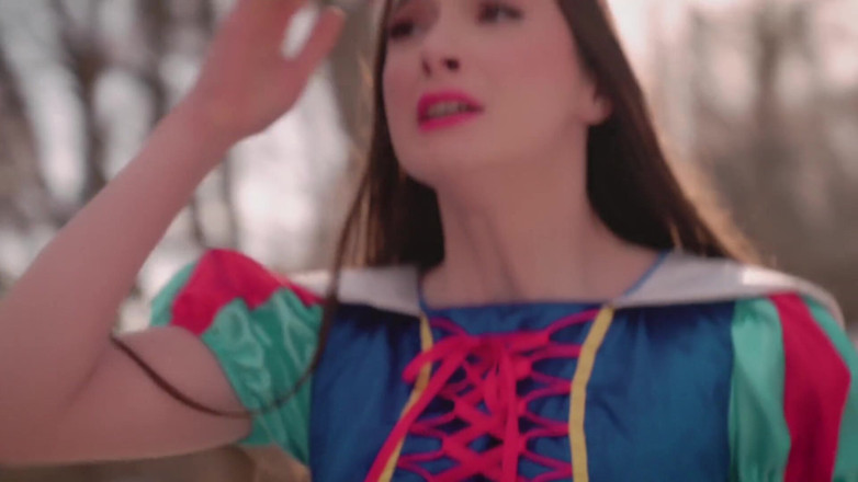 Cosplayground: Hazel moore è uno schizzo bianco come la neve su Bianca...