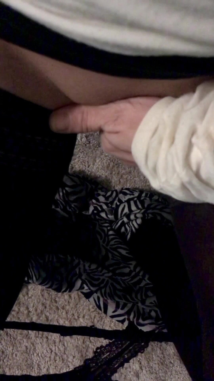 Tabitha Hoots: 섹스하는 남편에게 보지를 젖히는 섹시한 젊은 일리노이 밀프