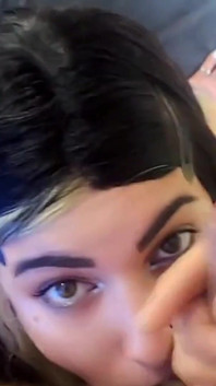 Ratu blowjob melakukan deepthroat dan menerima susu di dalam mulutnya