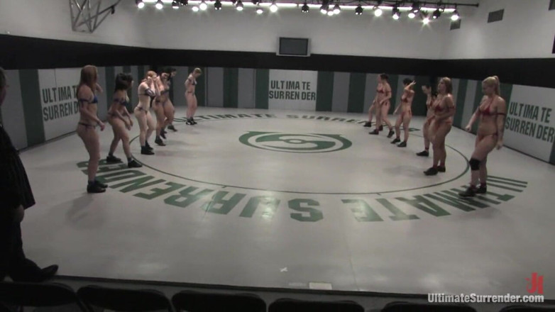 Ultimate surrender by Kink: Wrestling erotico di 6 vs 6 donne - i perdenti vengono gangbang!