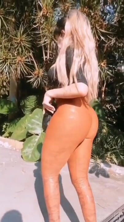Barbietransxxxx: Çok sürtük travesti seks yapmak için bir araba tarafından alındı