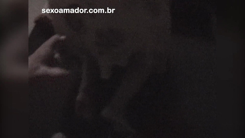 Amateurs videos: Bruneta timidă spune inițial nu, dar lasă iubitul să o...
