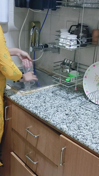 Saya dapati ibu tiri miang saya di dapur - lucah dalam hindi