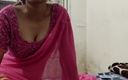 Saara Bhabhi: Hintçe seks rol oyunu - desi jija ilk kez Saara&amp;#039;nın götünü...