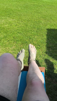 Pieds Nus En Attendant La Marée Sur La Plage