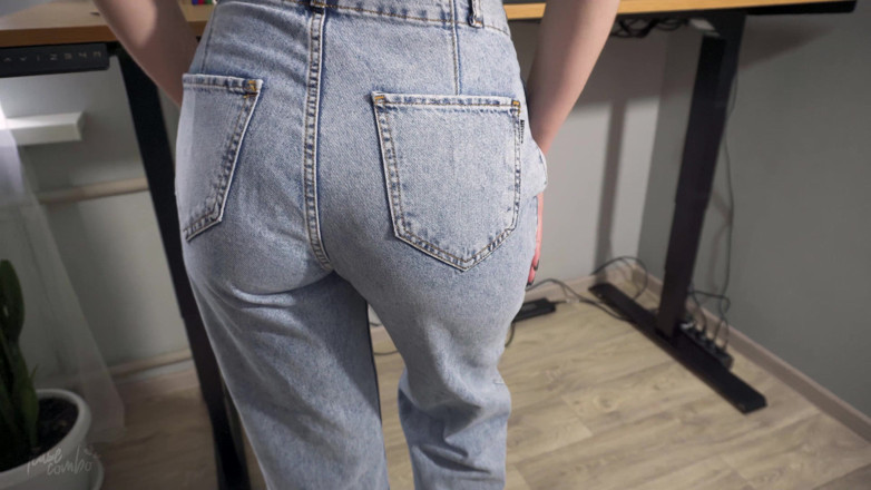 Teasecombo 4K: La segretaria miLF in jeans alti weist stuzzica il suo...