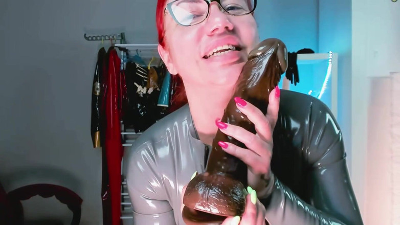 Ella Kross: Sph (grauer latexcatsuit) hebräisch