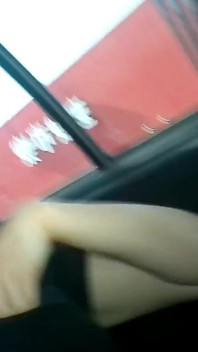 Polední masturbace v autě