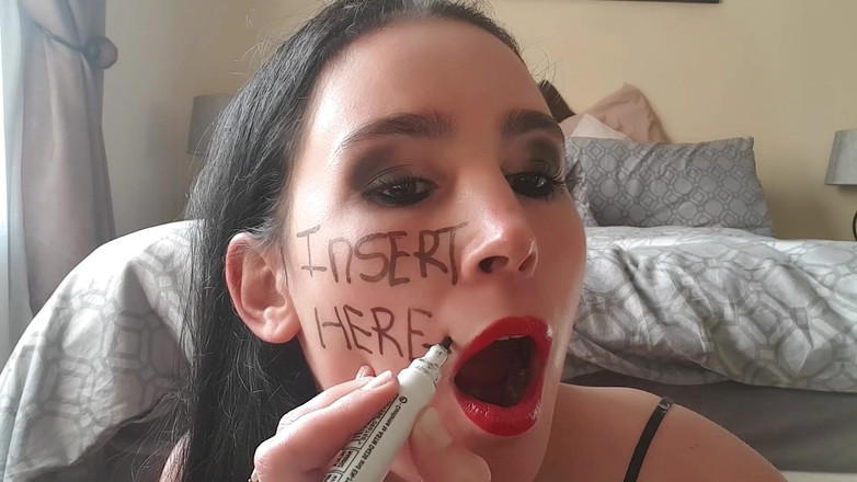 domslutfucker: ボディライティング付きのダーティトーキングスラット、逆さまの乱れたディルドディープスロート