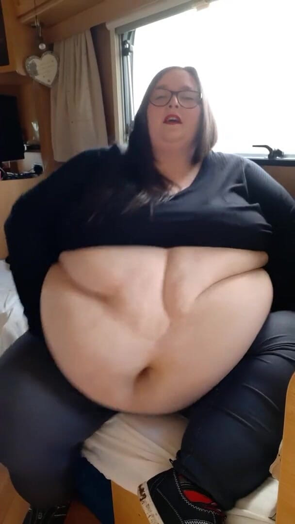 SSBBWLadyBrads: Karawana brzuch grać
