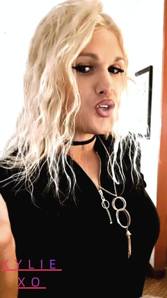 Darkfetish2k: Sie raucht und wartet auf deinen schwanz