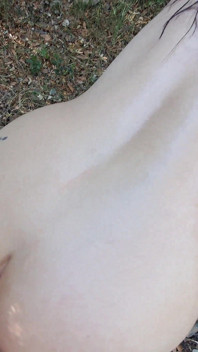 Latina Naked Na zewnątrz pieprzy nieznajomego z kutasem Rękaw lasu