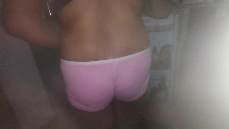 Tina Baby: De gigantische lul van schoonvader hangt rond onder zijn sarom...