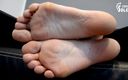 Czech Soles - foot fetish content: Kepergok ngendus kaus kaki di gym