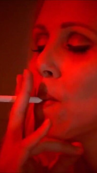 Clásico de Julia Ann fumando