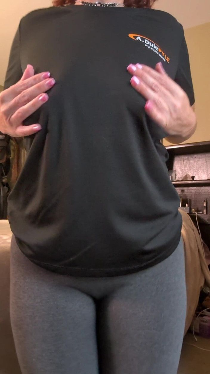 Elianna: La MILF latina non sa ballare