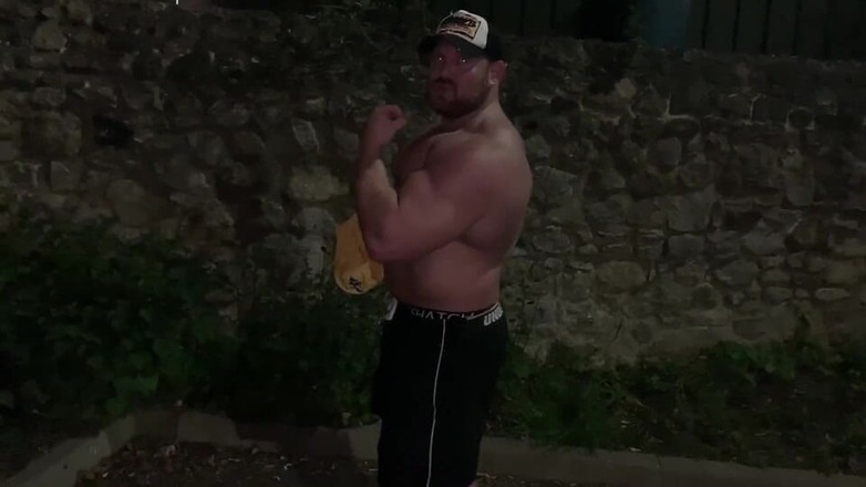 Jack stacked: 在停车场锻炼后