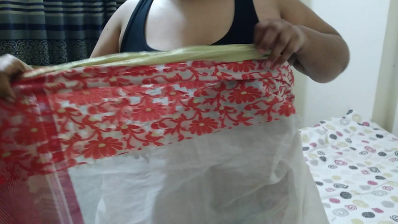 Aria Mia: Desi 55-year-old Was Wearing Saree at Room When Her (beta) Came and...