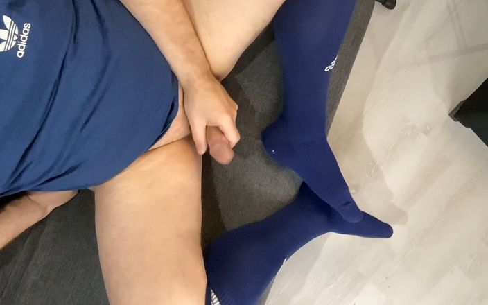 High quality socks: Calcetines azules adidas hasta la rodilla, jugando con mi culo