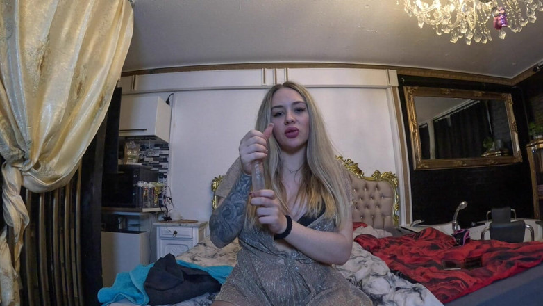 Queen_of_BDSM: Titta hur jag klarar mig i mina stövelklackar!