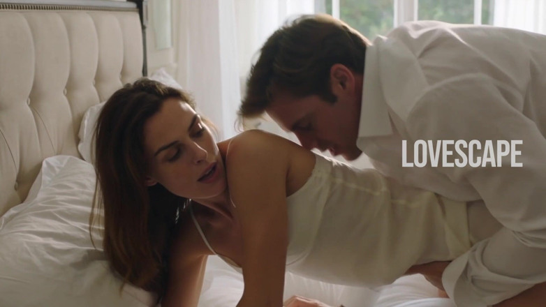 Lovescape: Sensuale coppia intima romanticismo in camera da letto (ai)