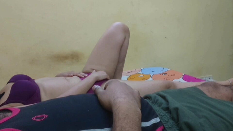 Sexy baby girl: Bhabhi scopata con un pene da 9 pollici