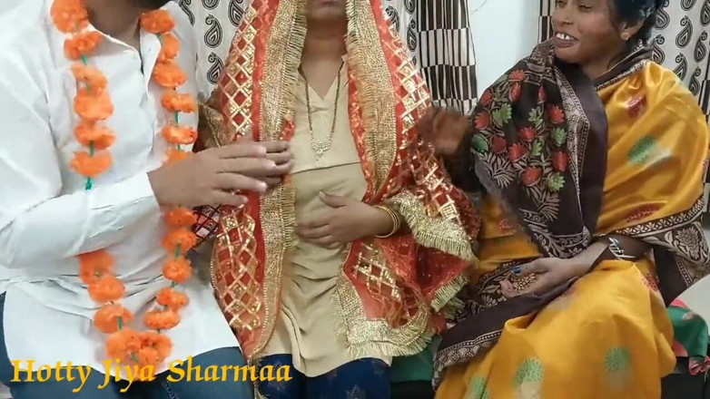 Hotty Jiya Sharmaa: Coppia indiana prima notte di nozze sesso gode con la...