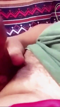 一日中壁を建てました。今、私はこのチンポでそれらを引き裂いています