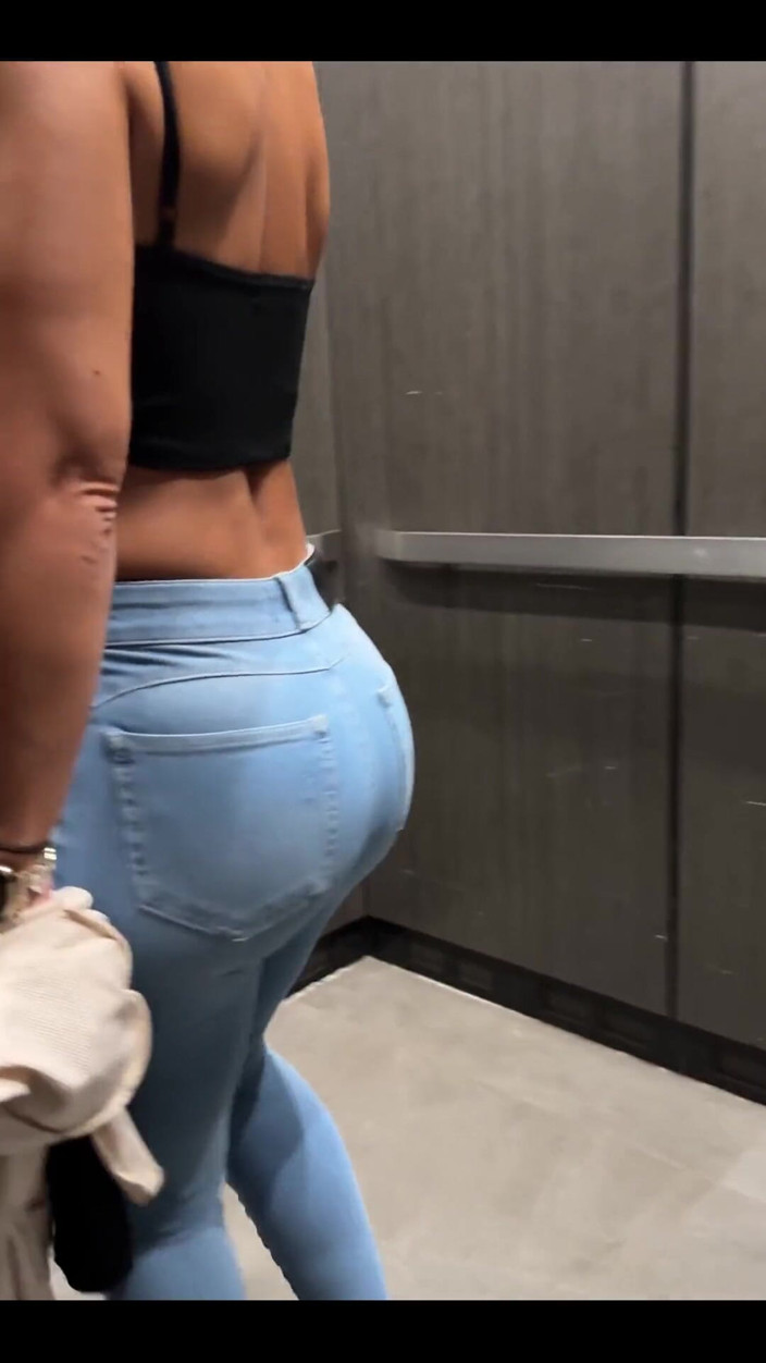 Miss Lexa: Jeans &amp; Top Kinda Night