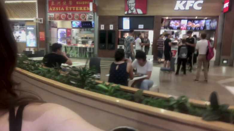 Dolls Cult: Dupla caminhada de porra no shopping depois de um enorme...