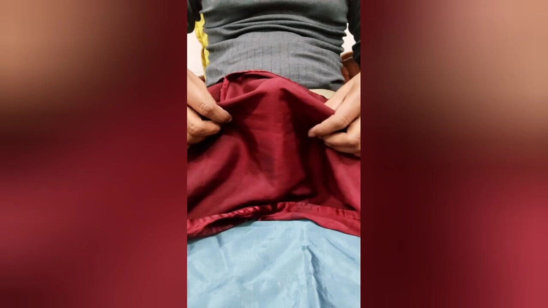 Satin And Silky: Satin silk handjob khiêu dâm - cọ xát đầu cu với satin...