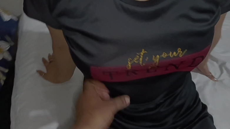 Dearshivani: Ngentot pacar dengan toket besar habis-habisan