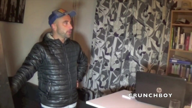 Crunch Boy: Elias ošukaná mladým hetero blonďatým chlápkem
