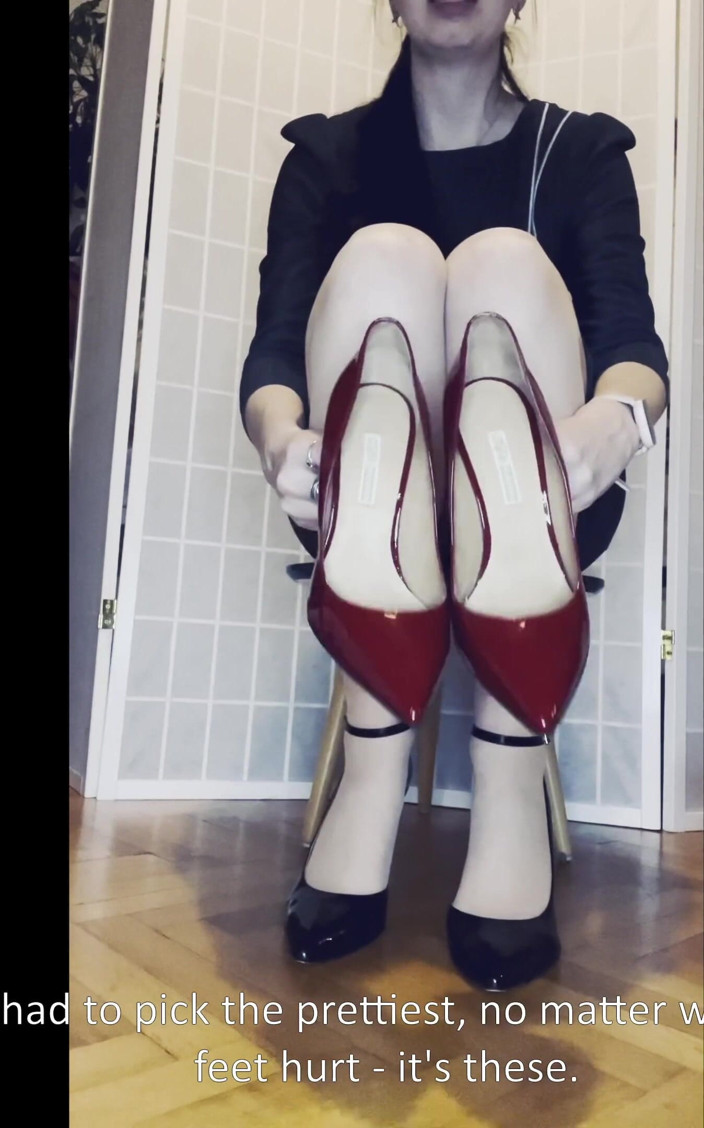 Czech Soles - foot fetish content: Mostrando mis talones y bombas en pies de nylon en...