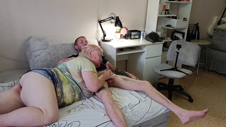 Zona901: sousedka kouří a já stříkám
