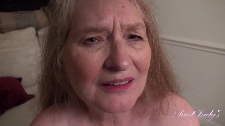 Aunt Judy's: Busty Texas Amateur GILF Maggie vám honí (POV)