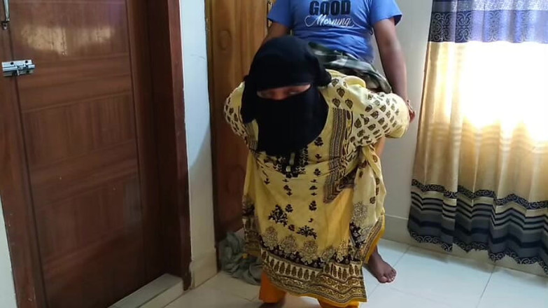 Aria Mia: Pembantu india dientot habis-habisan sama bosnya di kantor sampai kosong