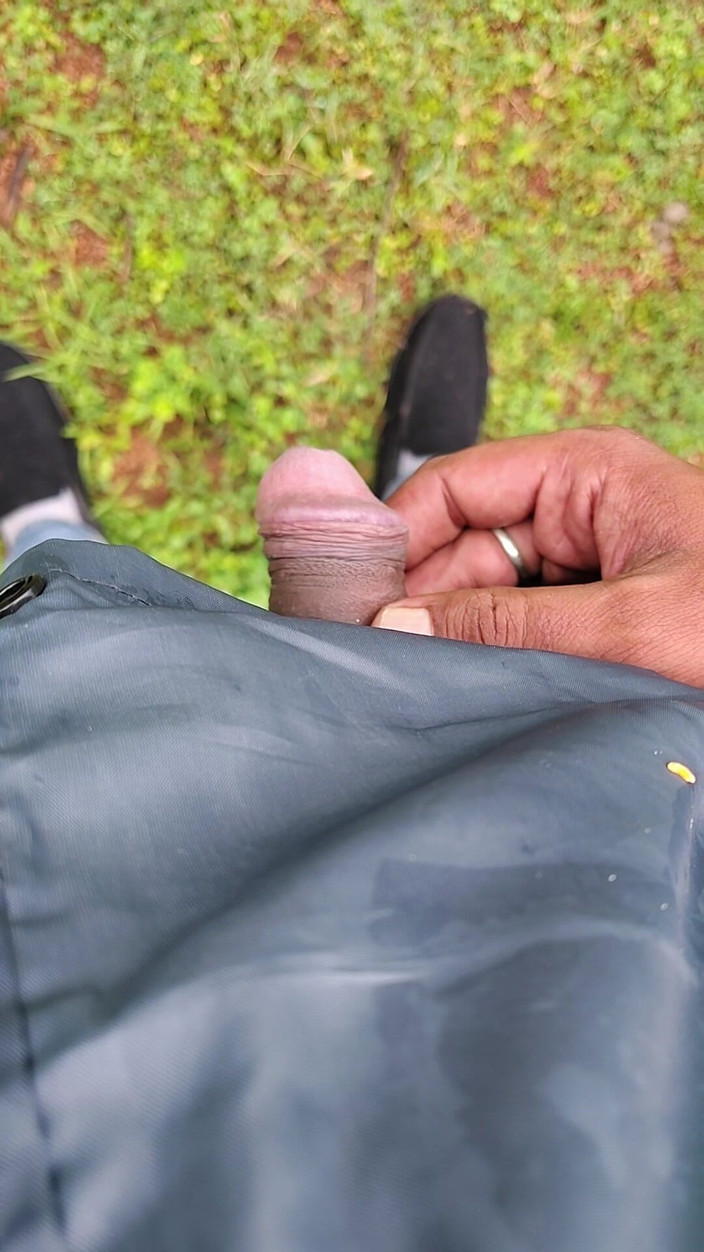 Eroticdick69: Thủ dâm ngoài trời