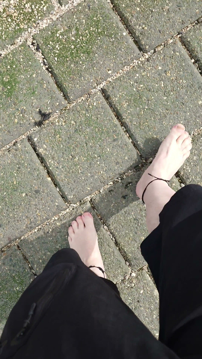 Footfetish: Barefoot in the September North Sea in Wangerland