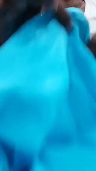 Porno cu labă cu mătase satinată - sora vitregă Salwar Rub pe capul pulei (88)