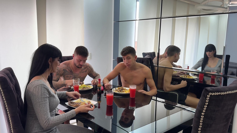 Rauls Bud: Hot Latina Yenifer Chacon menyelamatkan kami dan membiarkan kami dia