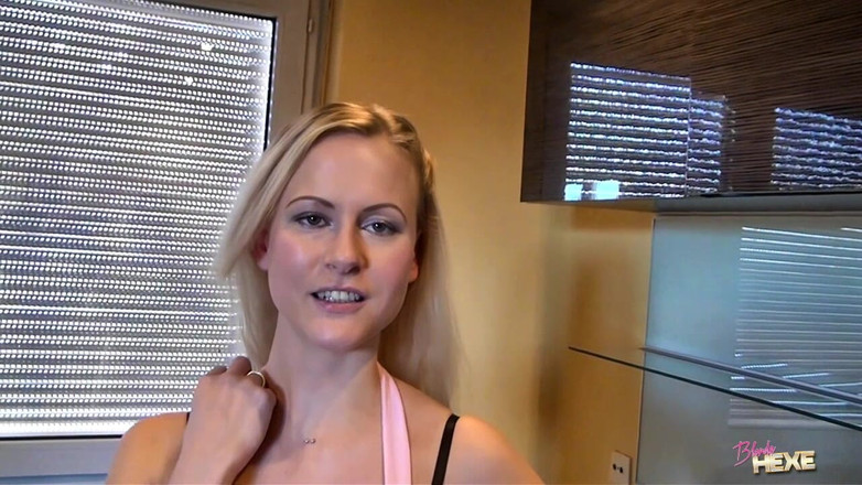 Blondehexe: Bạn sẽ đi bao xa cho bà chủ của bạn?