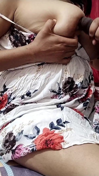Fată drăguță timidă originală are prima ei experiență sexuală cu Nokar