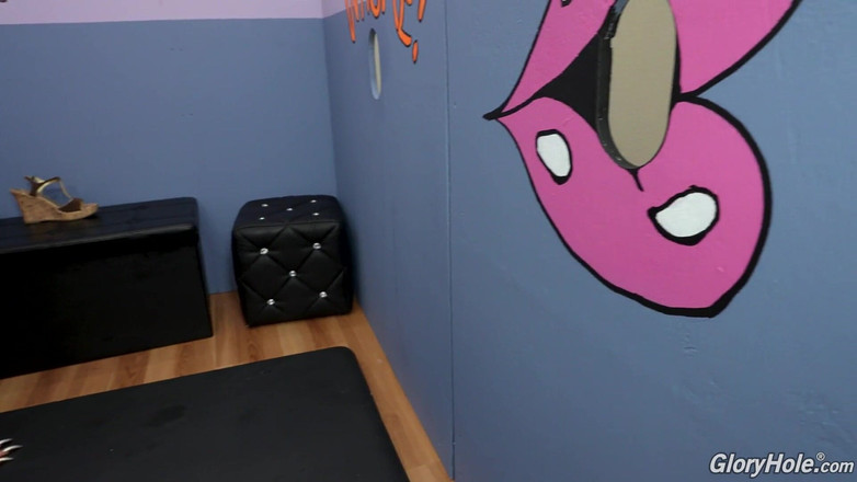 Gloryhole: 흑인 대물 자지 따먹는 알렉스 콜과 알루라 젠슨 - Gloryhole