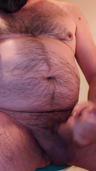 毛むくじゃらのクマがビッグペニスをけいれん
